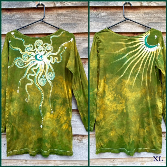 Dancing Green Envy Moon Long Sleeve Batik Top - Batikwalla
- 7