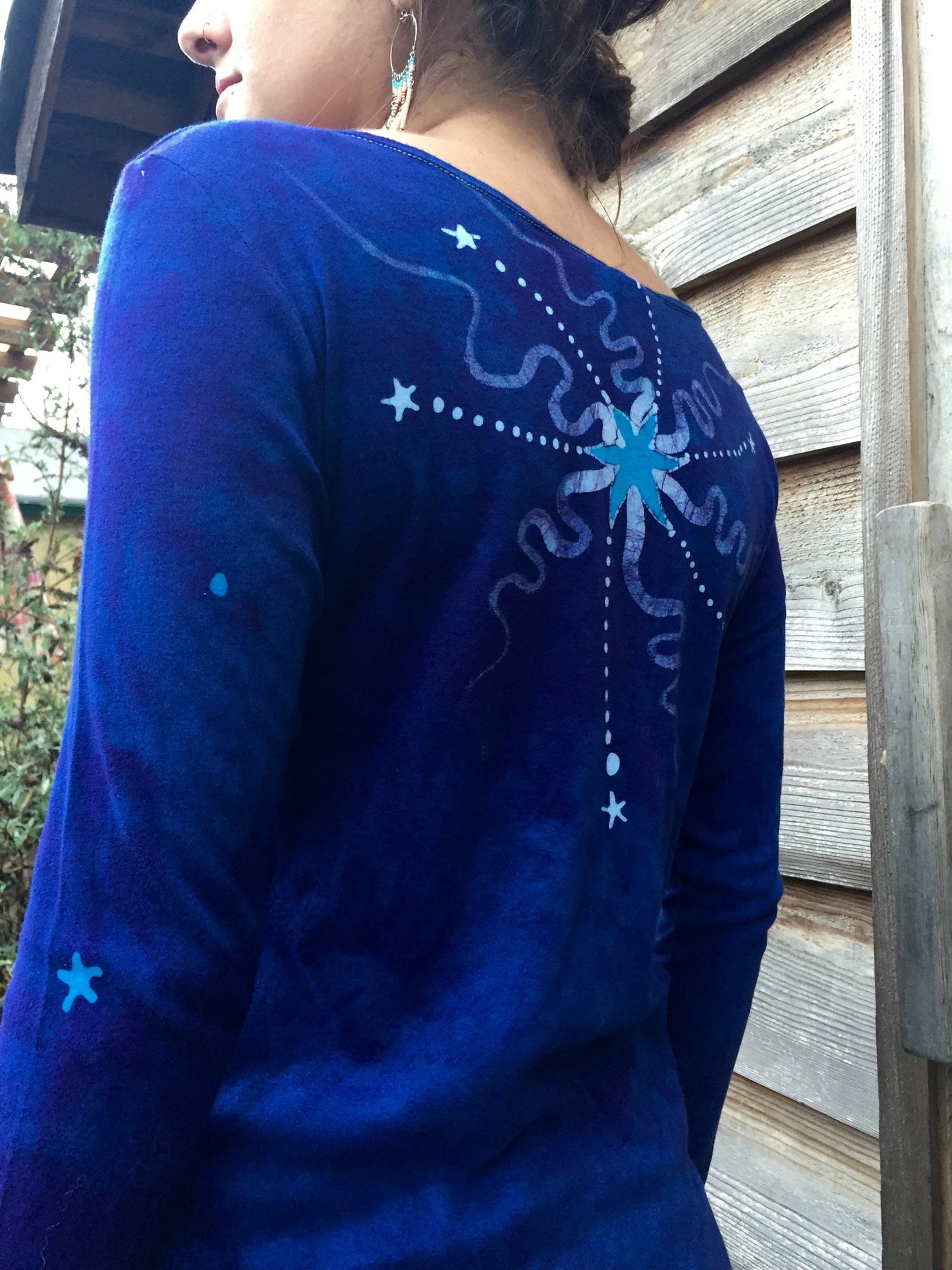 Brilliant Blue Center Star Long Sleeve Batik Top - Batikwalla
- 5