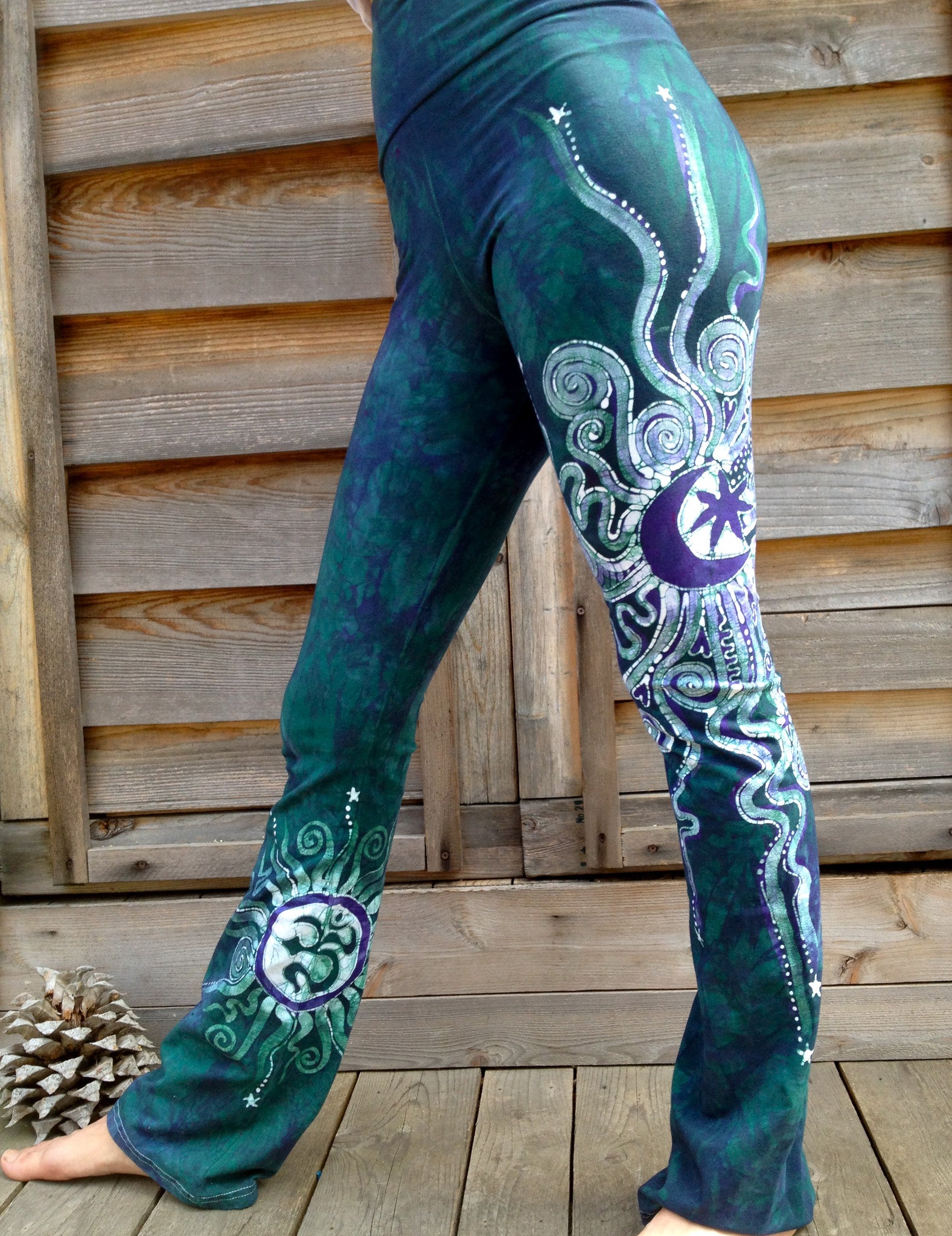 Exceptionally Stylish Leggings With Custom Logo at Low Prices