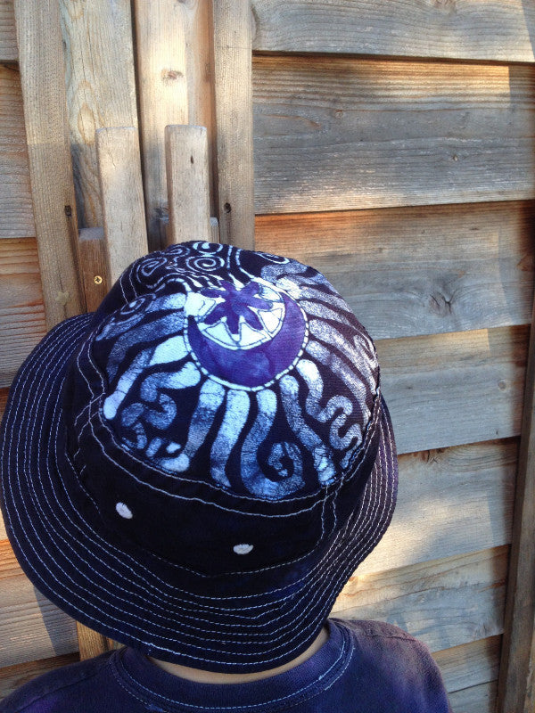 Cute Moon and Star Batik Bucket Hat - Batikwalla
- 1