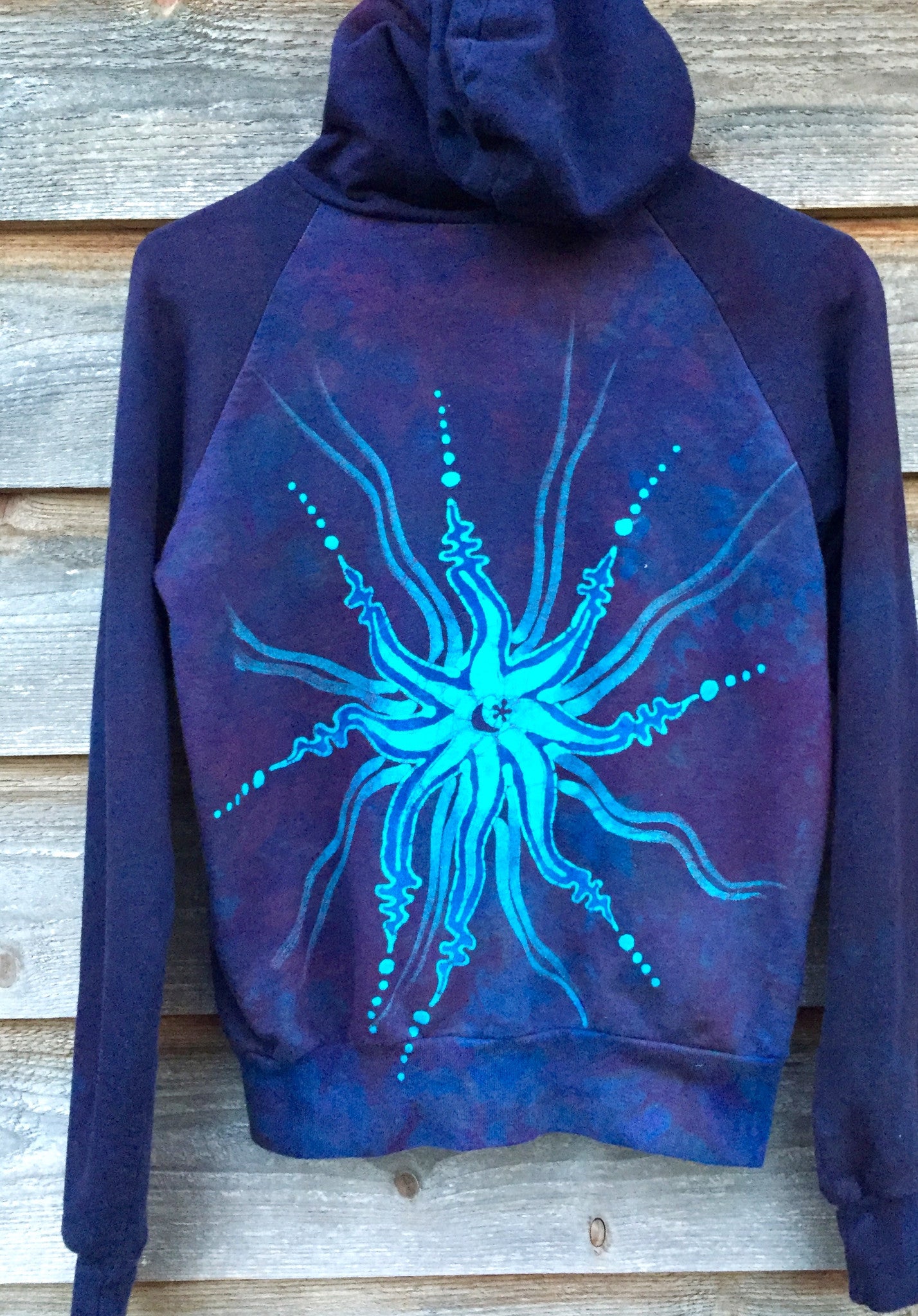 Blues Tree Mandala Handmade Batik Hoodie - Batikwalla
- 5