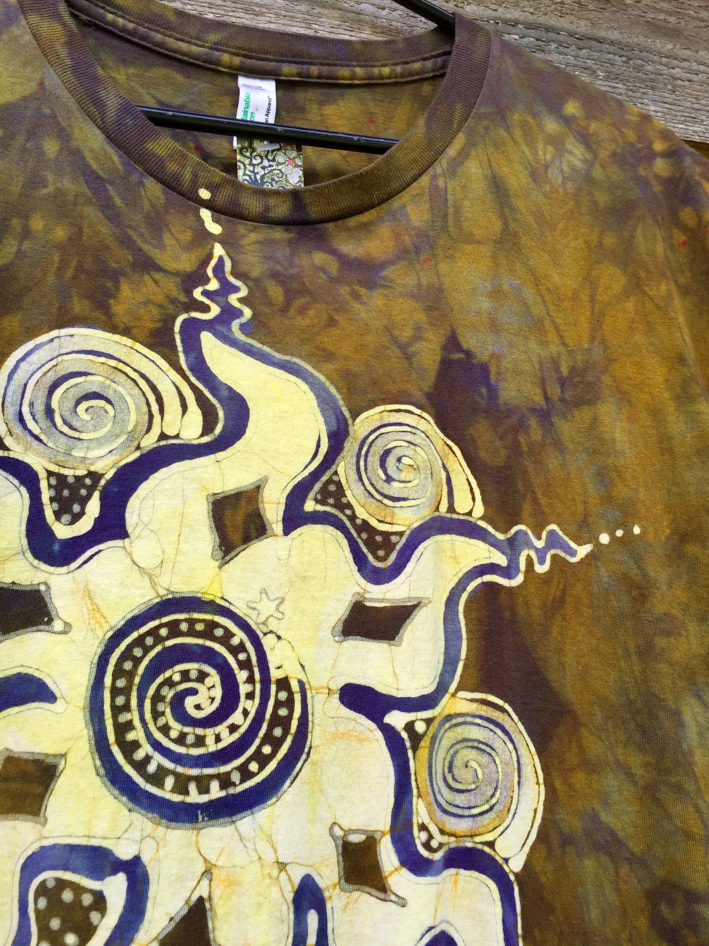 Dark Gold Sun Star Mandala Handmade Batik Tshirt - Men's Size XL - Batikwalla
- 1