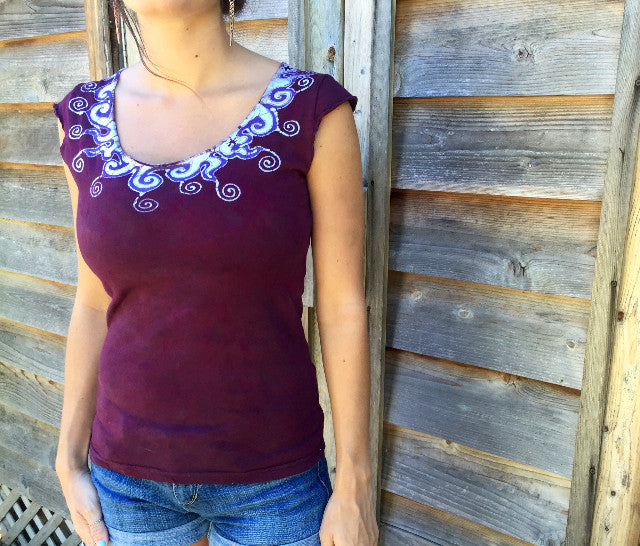 Batik Moon Necklace Tee in Deep Maroon - Batikwalla
- 1