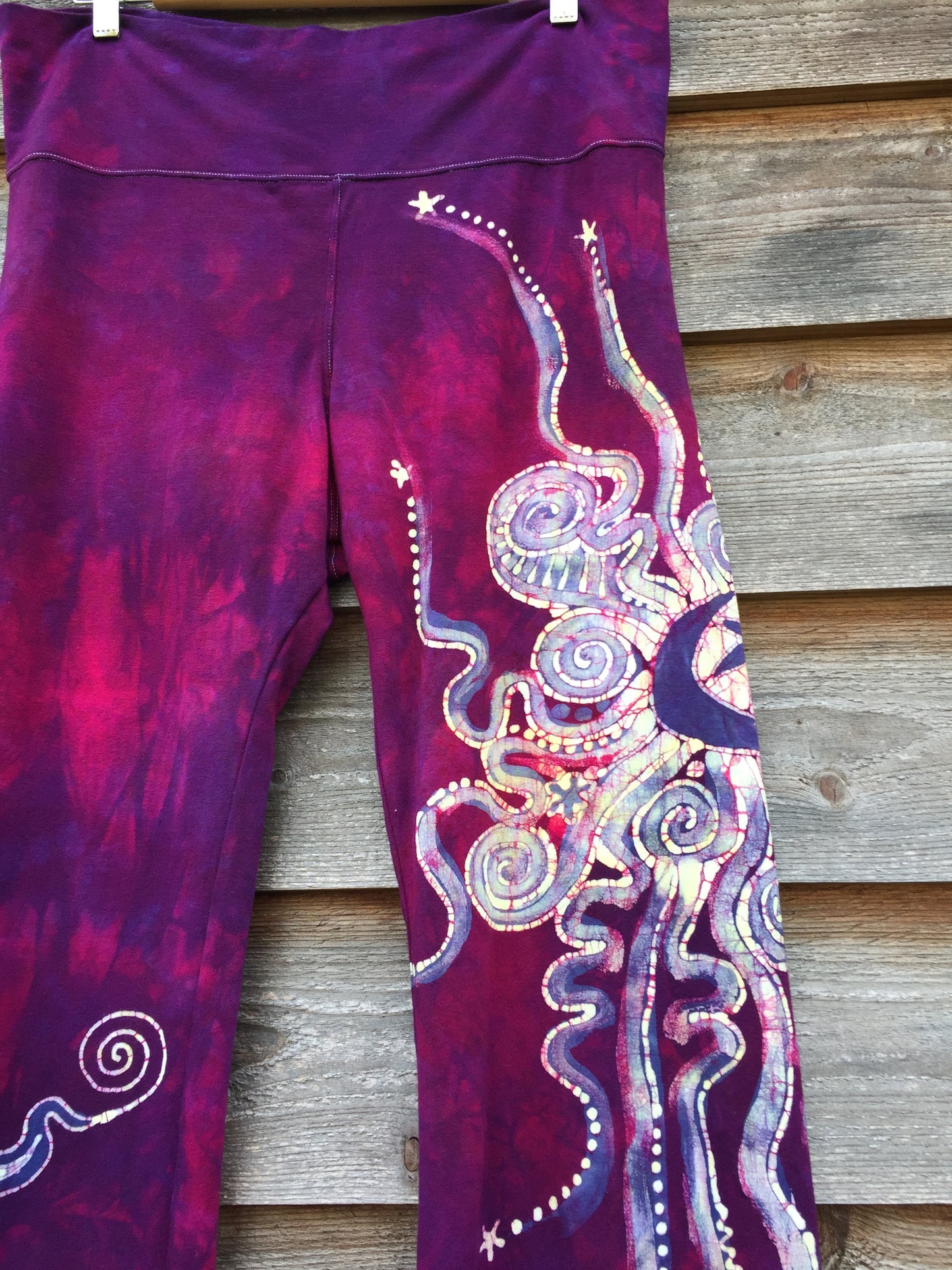 Berry Contrary Handmade Batik Yoga Pants - Size 2X - Batikwalla
- 1