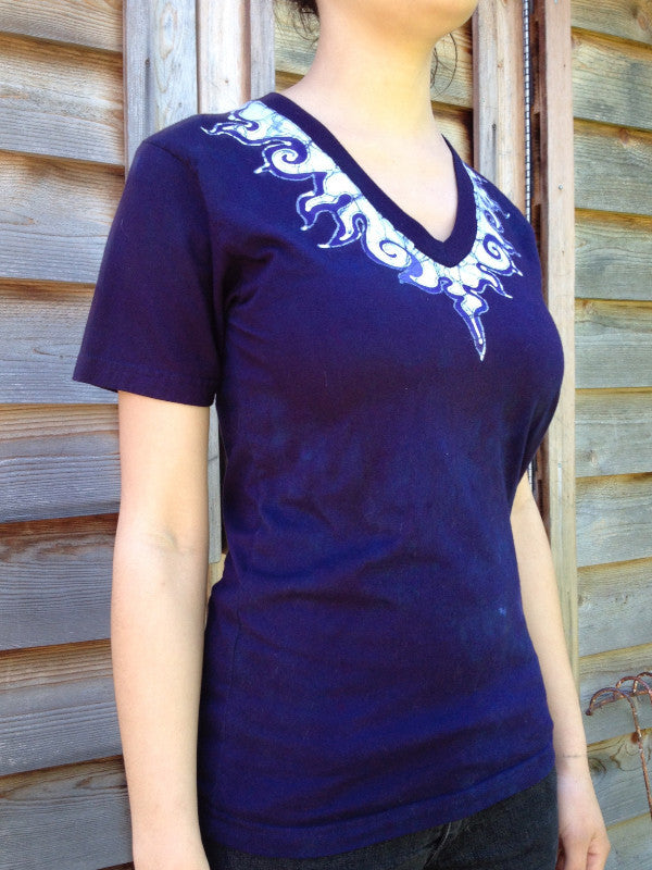 Batik Necklace Organic Cotton Vneck Tshirt - Batikwalla
- 3