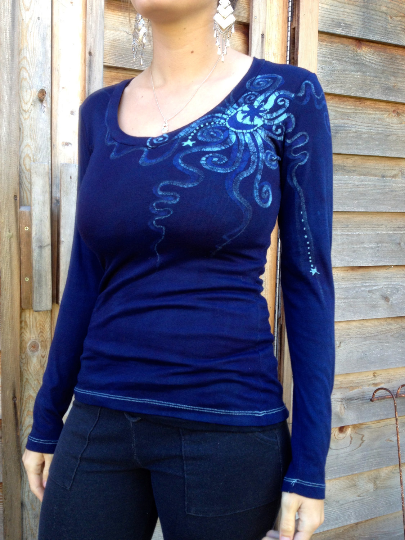 Deepest Blue Moon Star Handmade Batik Vneck - Batikwalla
- 1