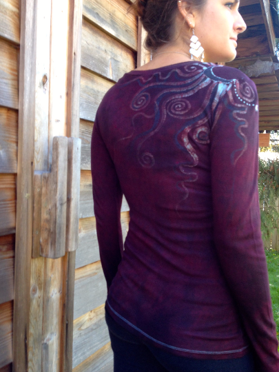 Dark Rust Center Star Handmade Long Sleeve Batik Vneck - Small - Batikwalla
- 2