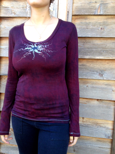 Dark Rust Center Star Handmade Long Sleeve Batik Vneck - Small - Batikwalla
- 1