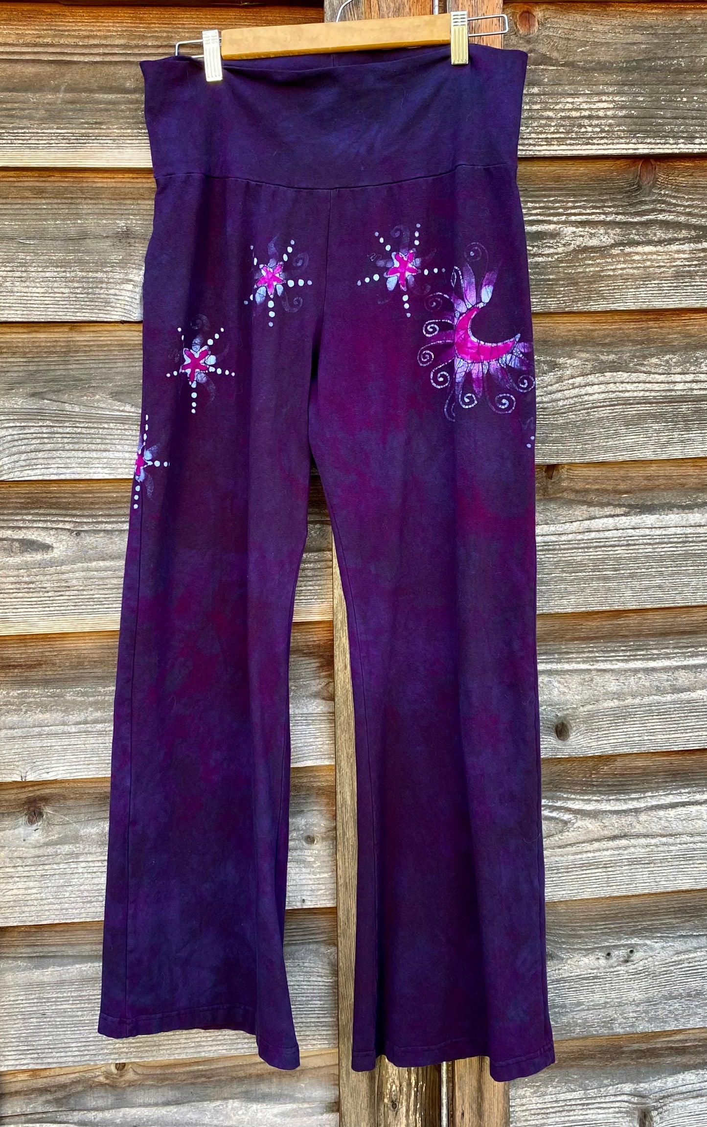 Purple Passion Moonflower Stars Stretchy Yoga Pants - Size Small batikwalla