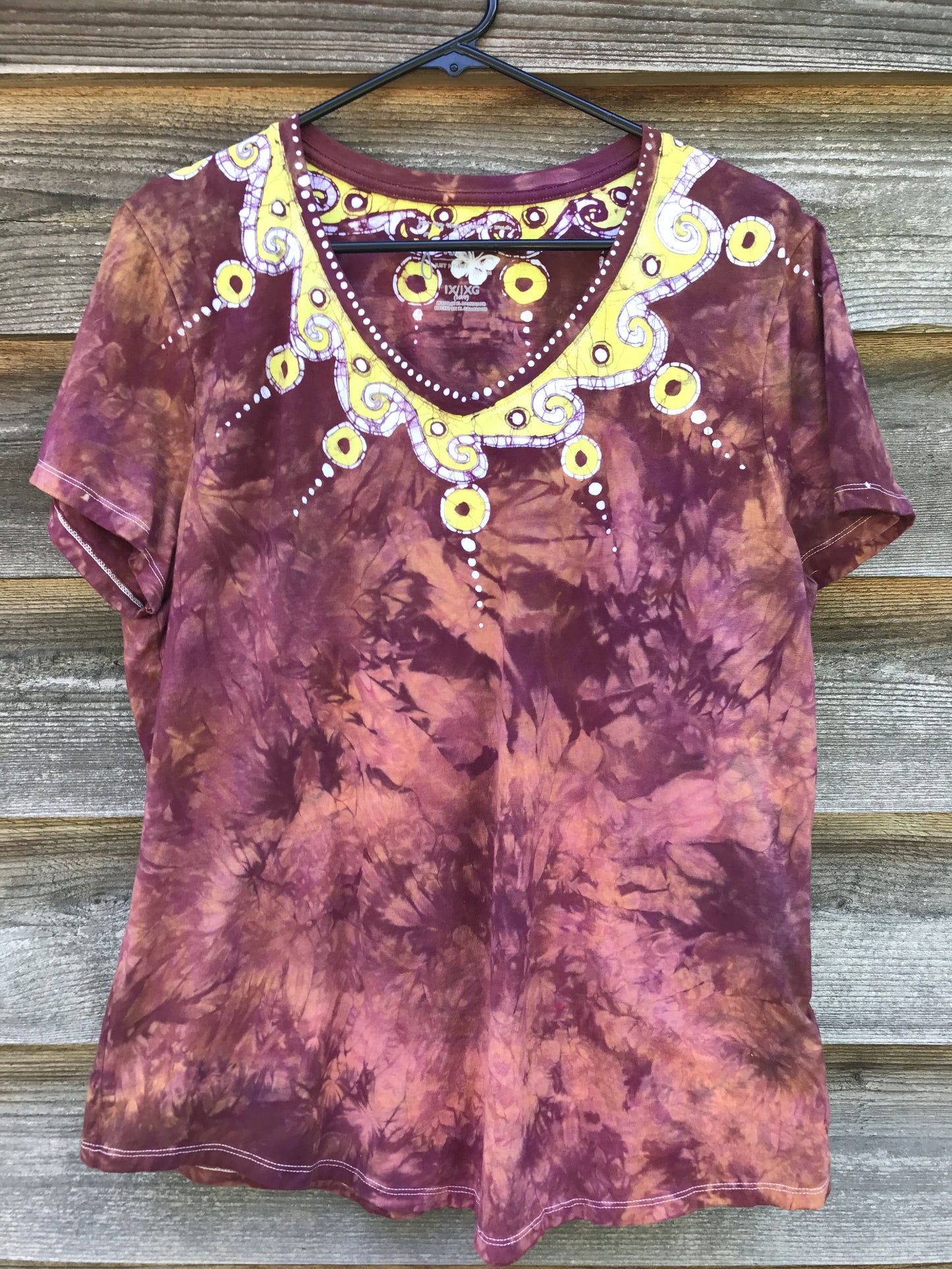 Strawberry Sunrise Handmade Batik Necklace Tee - Plus Size - 1X