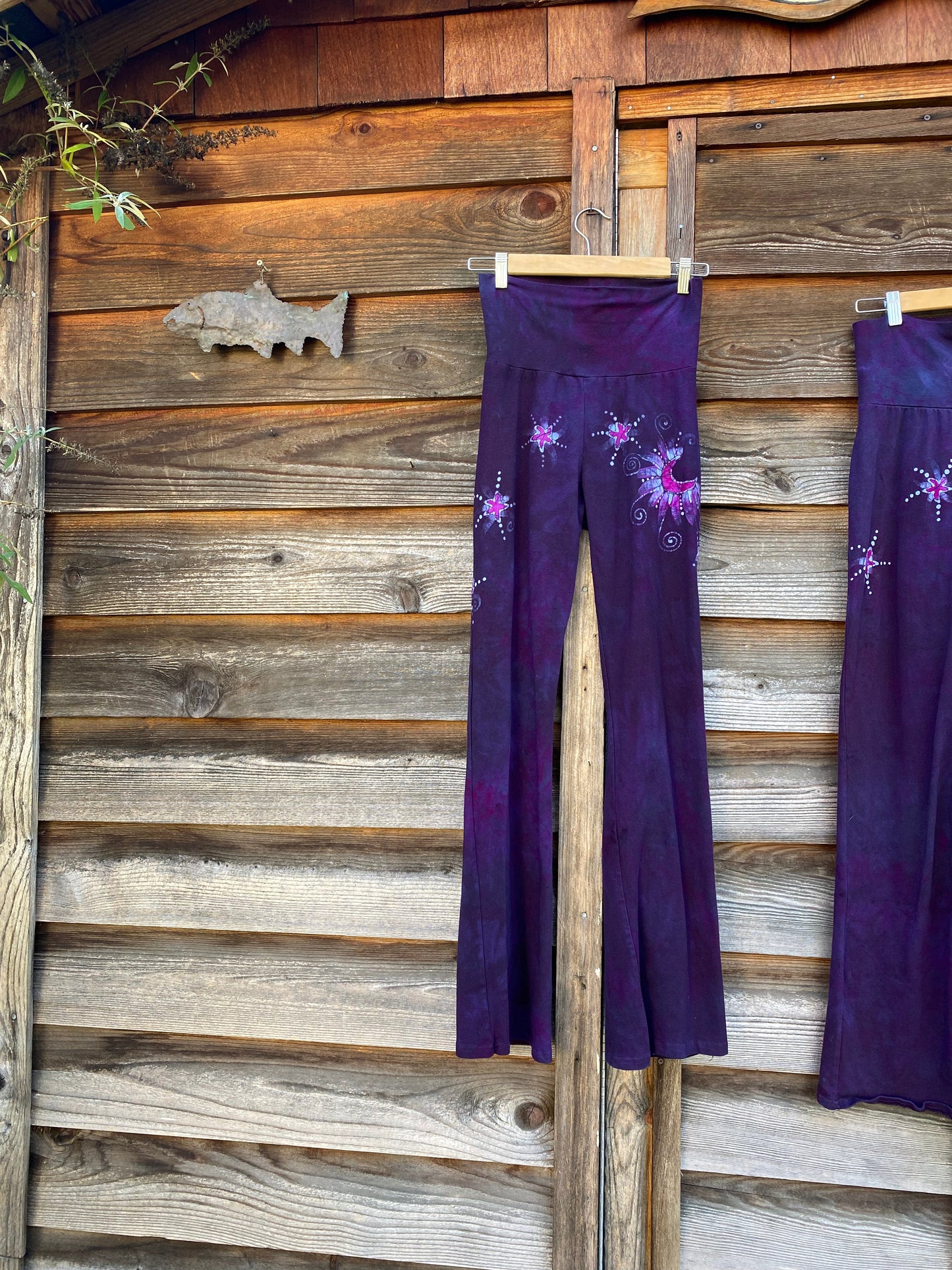 Purple Passion Moonflower Stars Stretchy Yoga Pants - Size Small batikwalla
