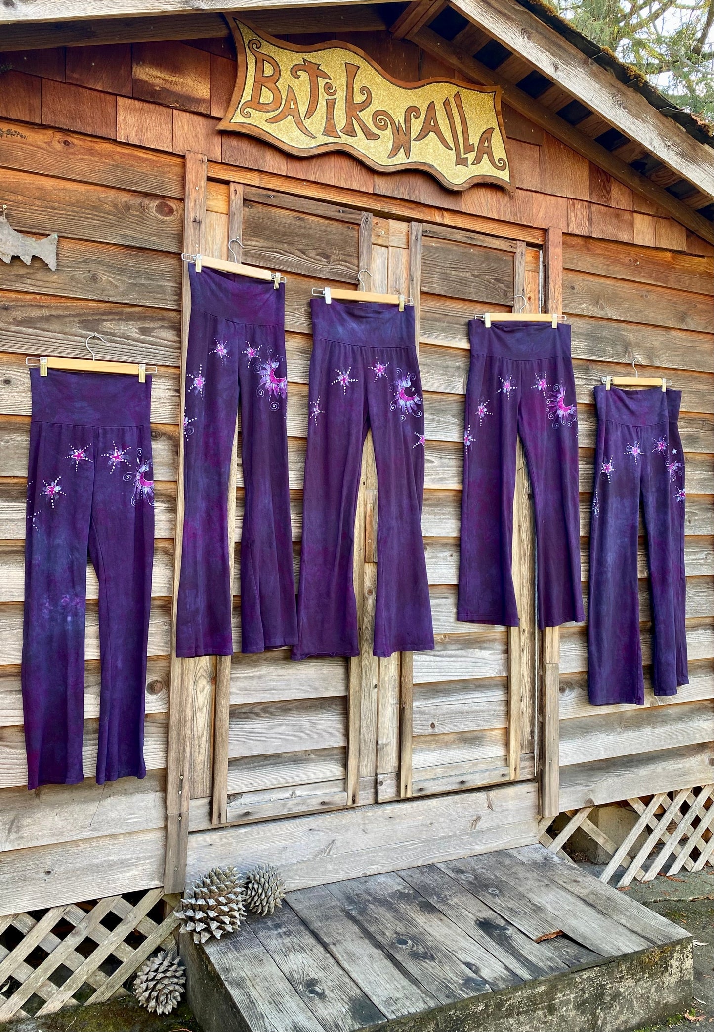 Purple Passion Moonflower Stars Stretchy Yoga Pants - Size Small batikwalla