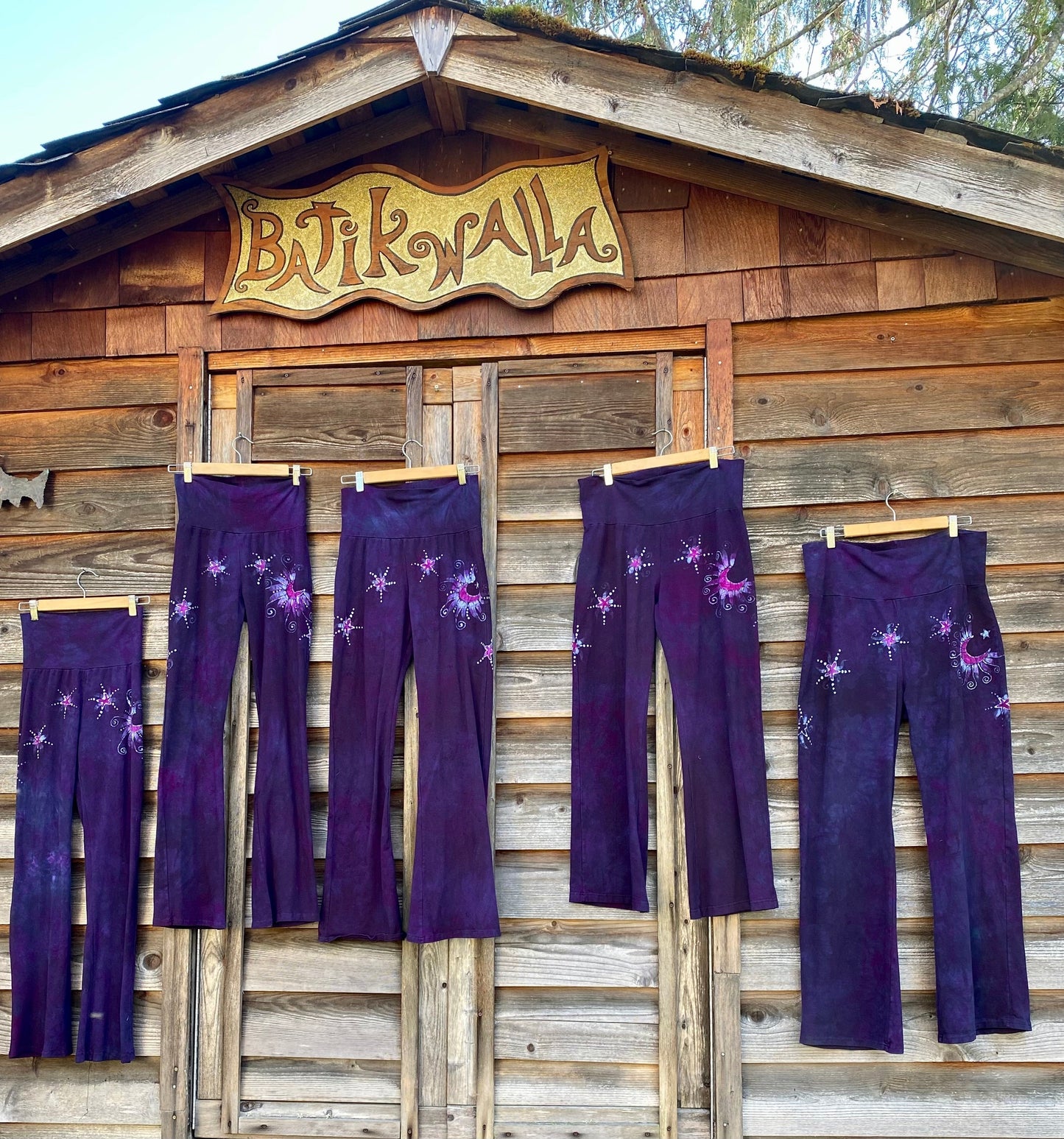 Purple Passion Moonflower Stars Stretchy Yoga Pants - Size Small batikwalla