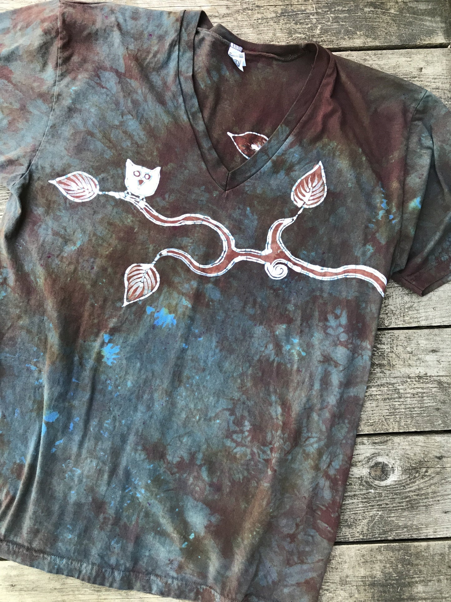 Owl In The Woods Vneck Tee - Size XS Sale Basket Batikwalla by Victoria