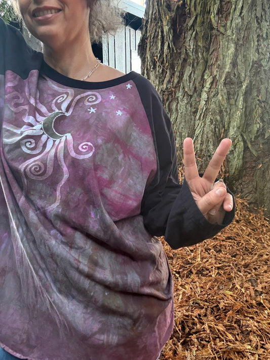 Plumberry Sage Moon & Stars Batik Tee – ¾ Sleeve Artist Shirt in Plum & Green Batikwalla by Victoria 2X 