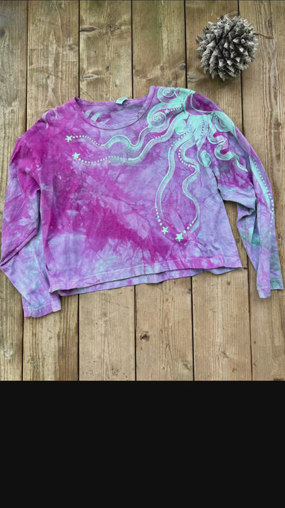 Plum Blossom Pacific Moon Long Sleeve Batik T-Shirt