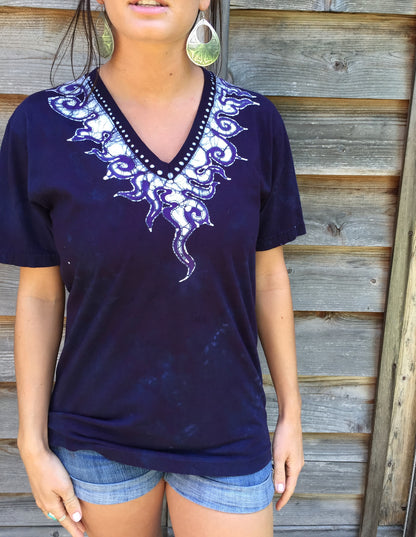 Deep Blue Batik Necklace Organic Cotton Vneck Tshirt - Batikwalla 
 - 4