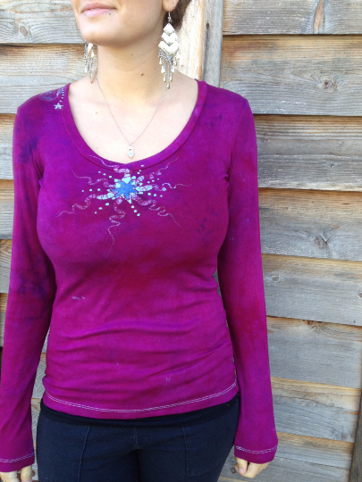 Magenta Center Star Handmade Batik Vneck - Medium - Batikwalla 
 - 1